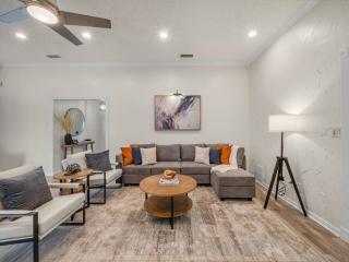 Westminster Retreat 2 King Bed, Pool, Game Room - 5