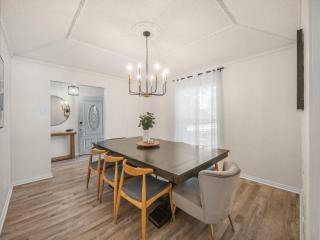 Westminster Retreat 2 King Bed, Pool, Game Room - 6