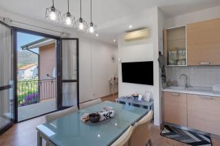 Tra Monti E Mare - 2