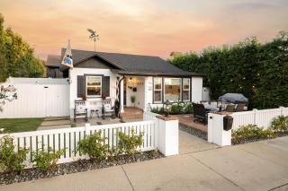 CUTE HOME 7 BLOCKS TO BEACH . XBOX . BIKES . PETS - 6