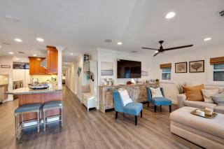 CUTE HOME 7 BLOCKS TO BEACH . XBOX . BIKES . PETS - 4