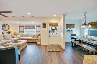 CUTE HOME 7 BLOCKS TO BEACH . XBOX . BIKES . PETS - 7