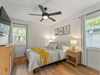 Ivy House 4BD Stylish Retreat - 1