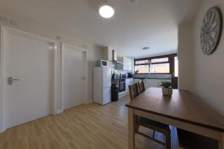 Spacious 4-Bed Modern House - Long Stay Discounts - Walk to Wigan Town & Trains - 8