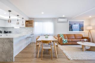 Coastal Comfort on Hedges Ave by Housemark Escapes - 9