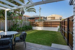 Coastal Comfort on Hedges Ave by Housemark Escapes - 7