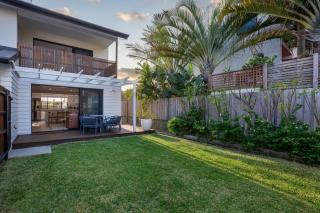 Coastal Comfort on Hedges Ave by Housemark Escapes - 5