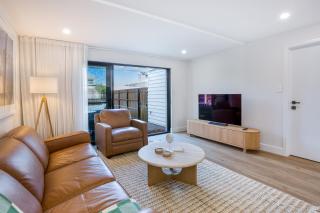 Coastal Comfort on Hedges Ave by Housemark Escapes - 3