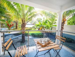 Stylish 1r-1b Apt Near The Beach And Main Street - 4