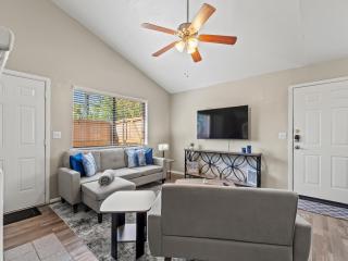 Alder Stay 3bd Townhome In Heart Of Arlington - 4