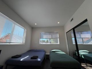 Blue Hostel Walk to BMO Stadium and USC - 1