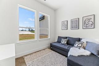 Charming Farmhouse Retreat 3bd Country Home - 3