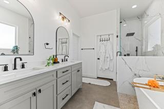 Charming Farmhouse Retreat 3bd Country Home - 5