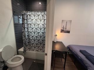 Blue Hostel Walk to BMO Stadium and USC - 3