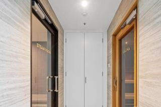 Flinders St Luxury - Free Parking, Gym, Pool & Sauna - 1