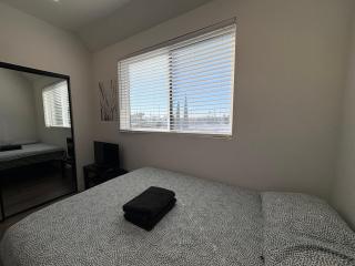 Blue Hostel Walk to BMO Stadium and USC - 8