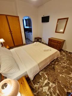 Alexandra Studio 6 - 8