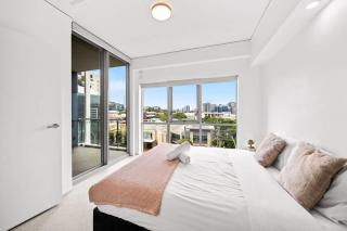 Belise - 16th floor Executive Apt for 2 plus parking - 1