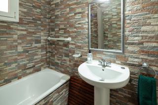 Bright spacious 1 bed apartment - 7