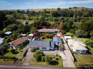 Your stay starts with dinner in our home - 7