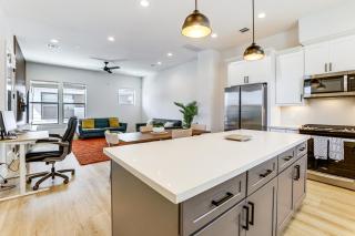 6 Mi to NRG Stadium! Modern Unit with Yard - 1