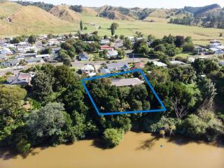 Your stay starts with dinner in our home - 7