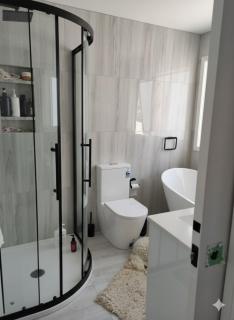 Modern Family Home in Tawa - Wellington - 4