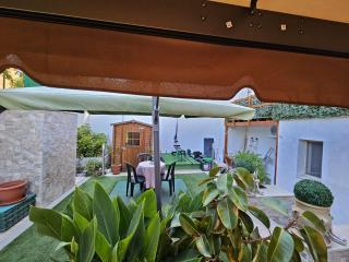 Lux Energy Room and Garden - 4