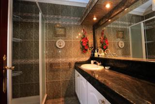 Luxurious Violet Villa - 8