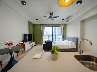 TRION The 108 Family Suite Pool & City view - 9