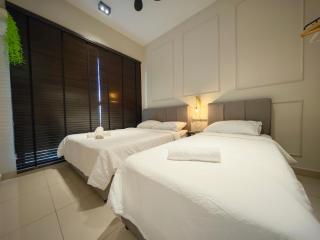 TRION The 108 Family Suite Pool & City view - 8