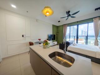 TRION The 108 Family Suite Pool & City view - 7