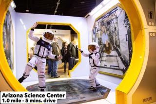 Modern 2BD DT - Balcony, Gym, W-D, Parking - Sleeps 8 - 4