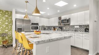 Vibrant Palm Springs Getaway w Pool BBQ Modern Design Taylor House by AvantStay - 8