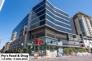 Upscale 2BRDowntown Apartment Balcony & Amenities - 7