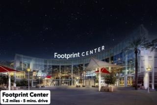 Upscale 2BRDowntown Apartment Balcony & Amenities - 6