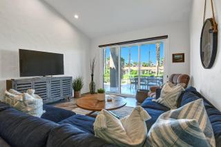 VY945 - Dahlia Delight - Alice Lodging - 0