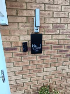 The Pines Villa 1 , Brand New 3BR , Home Cinema, Games & EV , Parking for 4 , Sleeps 10 - 8