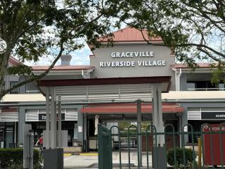 Welcome to your leafy retreat in Graceville! - 8