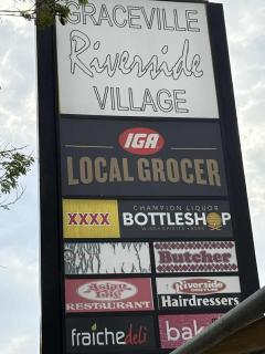 Welcome to your leafy retreat in Graceville! - 2