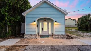 Pensacola Retreat w Jacuzzi Tub Outdoor Lounge Fire Pit Historic Church 1928 by AvantStay - 7