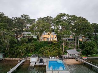 Wake to the Oceans Embrace Newport Waterfront Luxe - 9