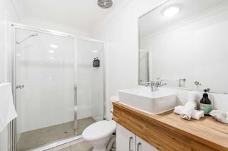 Bay-Cay Hervey Bay - Coastal Townhouse - 5