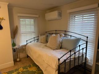 The Driftwood Den - 6