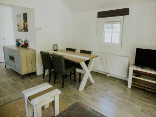 Comfortable forest lodge with open space - 8