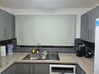 Conyngham Villa, Luxury Detached House, 6 Beds, 4BR,Large garden, Parking - Sleeps 8 - 3