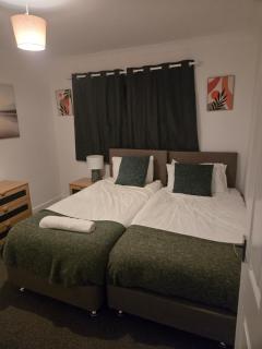 Conyngham Villa, Luxury Detached House, 6 Beds, 4BR,Large garden, Parking - Sleeps 8 - 4