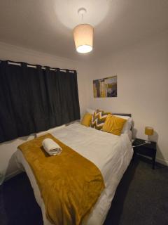 Conyngham Villa, Luxury Detached House, 6 Beds, 4BR,Large garden, Parking - Sleeps 8 - 9