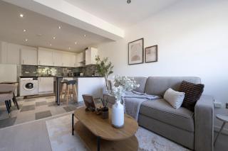 Designer 1BR I Work-From-Home Ready I Fast Wi-Fi - 0