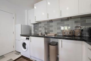 Designer 1BR I Work-From-Home Ready I Fast Wi-Fi - 9